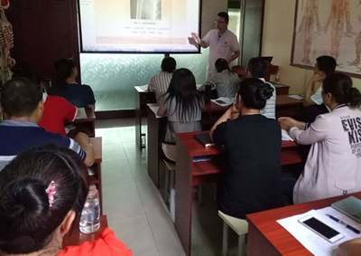 �Ӱ���ҽ���ʦ������ѵ